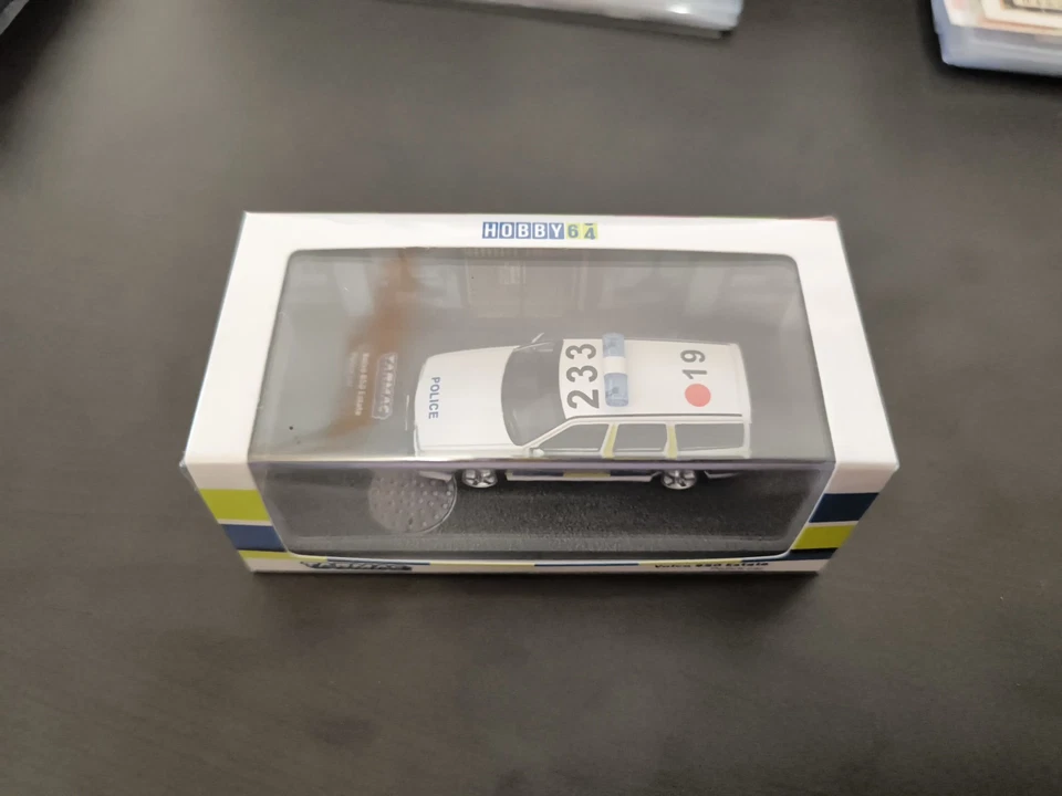 Tarmac Works Neuf sous blister - Volvo 850 Estate Police Car - Photo 2/4