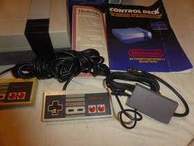 NINTENDO NES CONTROL DECK HOME CONSOLE GREY SYSTEM NES-001 ENTERTAINMENT SET