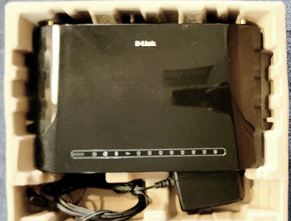 D-Link DIR-632 300 Mbps 8-Port 10/100 Wireless N Router - Image 2 of 4