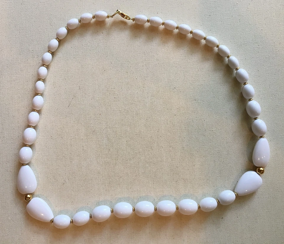 Collar Napier Vintage Distintivo Resina Plástico Cuentas Espaciadores Tono Oro Blanco 30" Foto 2 de 4