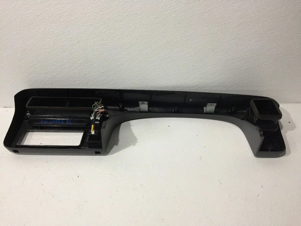 98 99 Nissan Frontier Conductor Izquierdo Gris Salpicadero Bisel Velocímetro Cubierta Borde  Foto 4 de 4