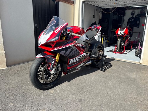 Ducati Panigale V4S Track Bike - Picture 2 of 7