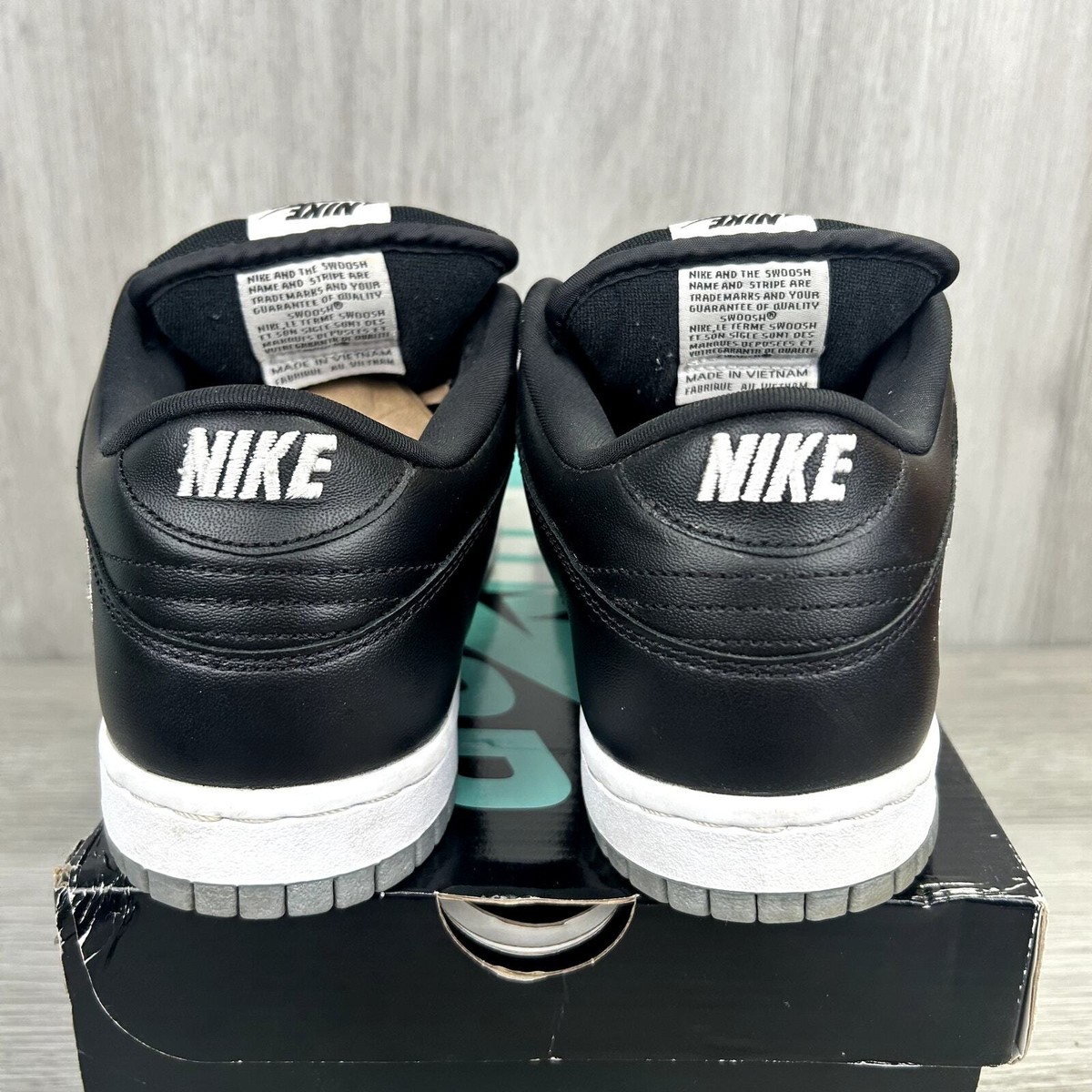 Nike SB Dunk Low Supreme Metallic Silver Black Jewel Swoosh Nike SB Dunk Low Supreme Metallic Silver Black Jewel Swoosh