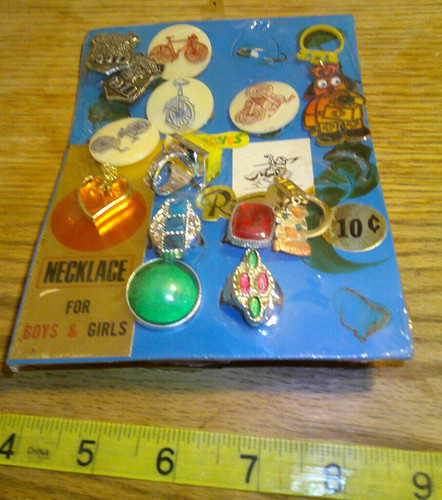 original Vintage display card 10c brooches 007 badge necklace rings #jd445