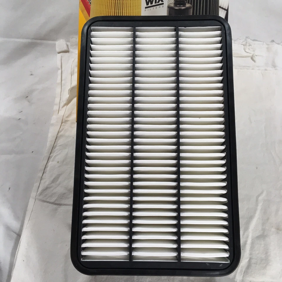 Filtro de aire del motor Wix 46017 se adapta a: ES300 RX300 Avalon Camry Celica Sienna Solara Foto 2 de 4