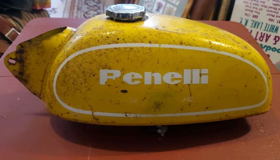 Винтажный бензобак Benelli с петлевым клапаном и крышкой бензобака (может быть, Banshee 90??) - Изображение 2 из 4