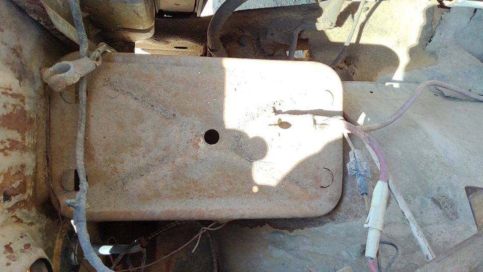 Dodge D350 1984 bandeja de montaje de batería OEM 5,9 L Foto 3 de 3