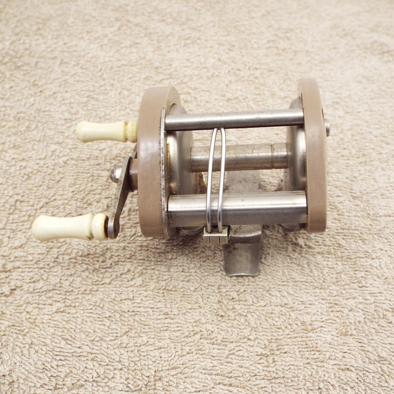 OCEAN CITY 1581 antique fishing reels vintage (parts/repair)