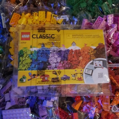 LEGO 11717 Classic Bricks Bricks Plates  with Plates Included Complete?