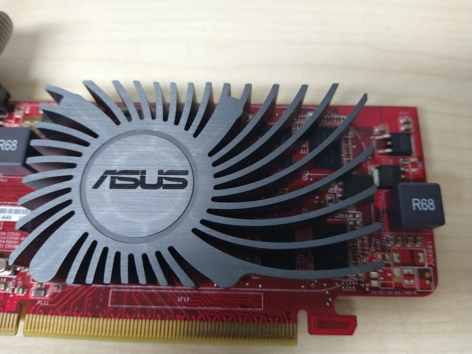 ASUS HD5450-SL-2GD3-L - 2GB DDR3 - Graphics Card. - Image 3 of 4