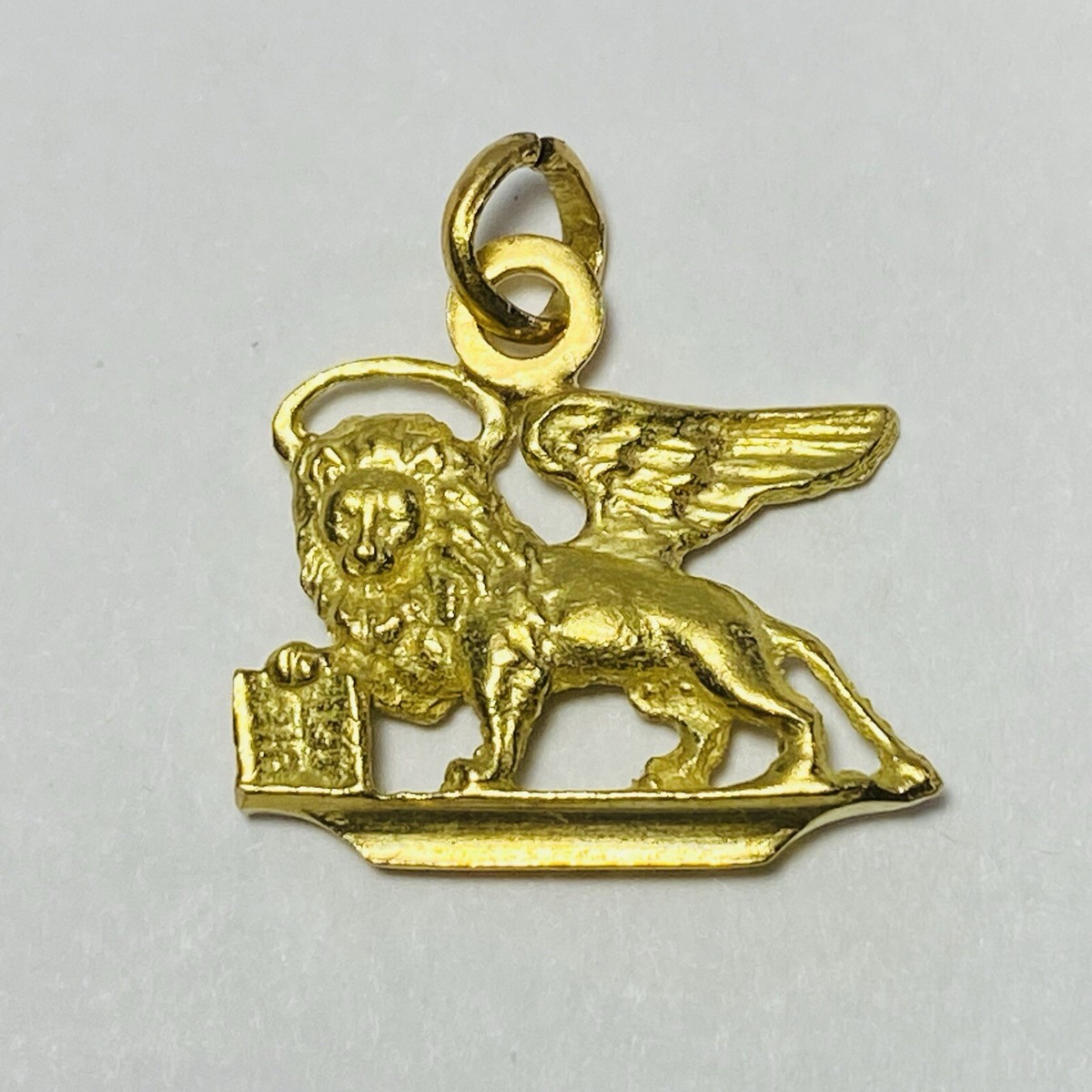 18K Yellow Gold Winged Lion of Saint Mark Venice 20mm