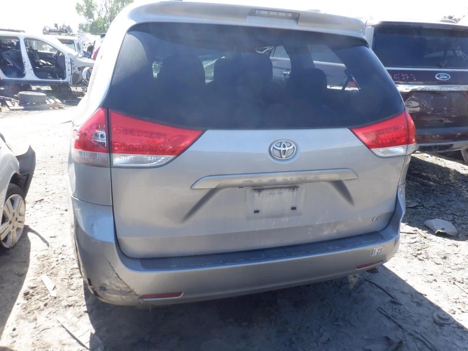 Used Fuel Pump fits: 2013 Toyota Sienna Pump Assembly 6 cylinder Grade B - Imagem 3 de 4