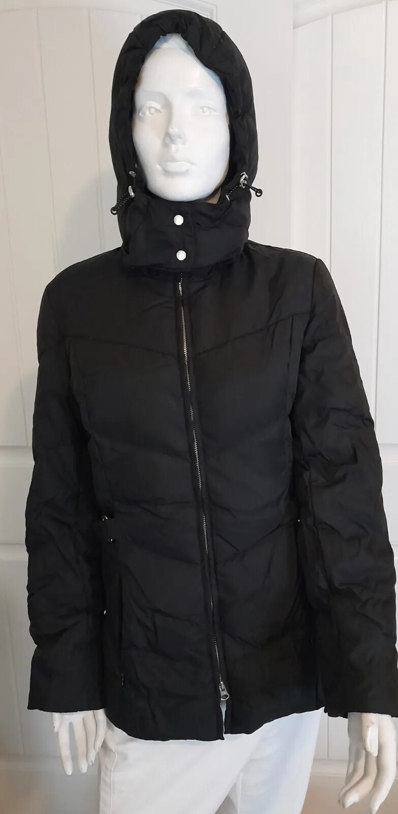 Tommy Hilfiger ladies black down jacket with hood Excellent! Size medium