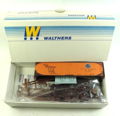 Walthers 90 On The High Arm Pacific Coast Convention Car 60/500 PFE Reefer 14760