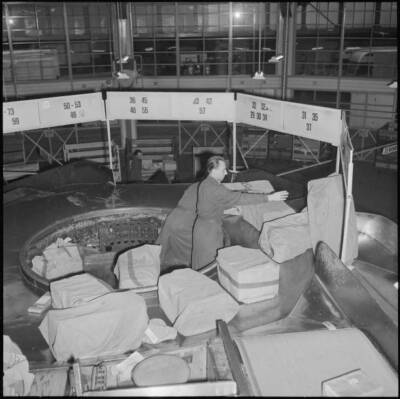 Sihlpost sorting parcels Zurich main post office 1958 Old Photo
