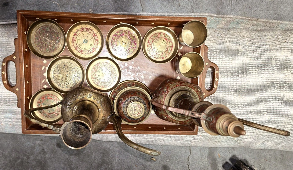 Juego de té vintage estilo Dallah tetera de latón grabado y 6 pequeñas copas y bandeja India Foto 2 de 4