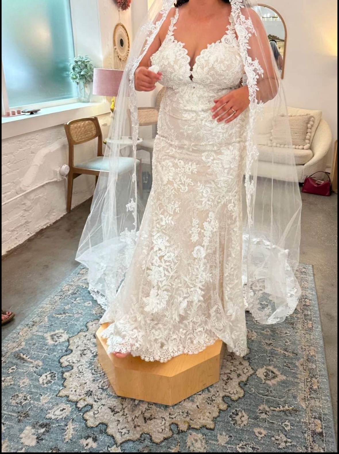 Martina Liana Wedding Dress Size 14, Never Altered Gorgeous lace, sample dress image 2