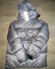 Canada Goose Daunenjacke Silber – Größe S (passt auch M) – Winterjacke
