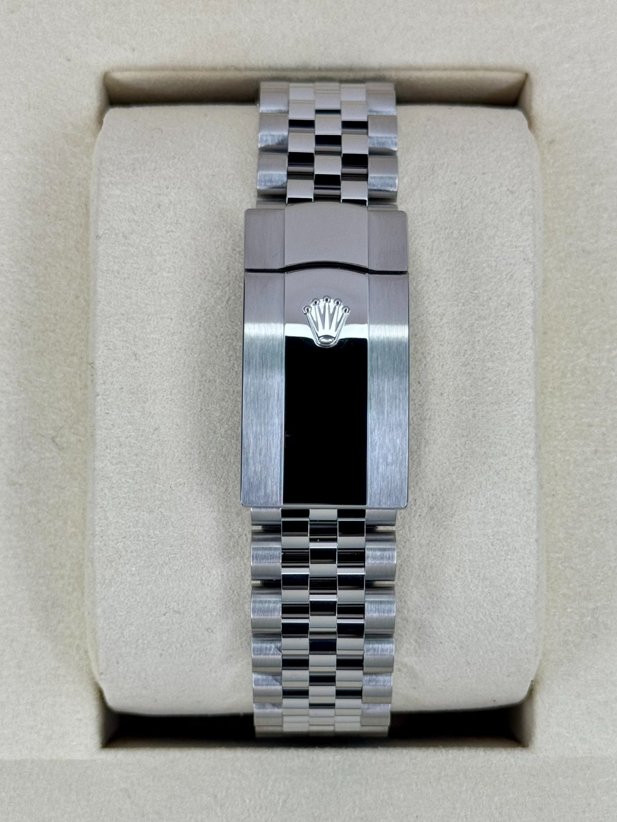 NEW 2025 Rolex Datejust 36mm 126200 Jubilee Mint Green Dial image 2