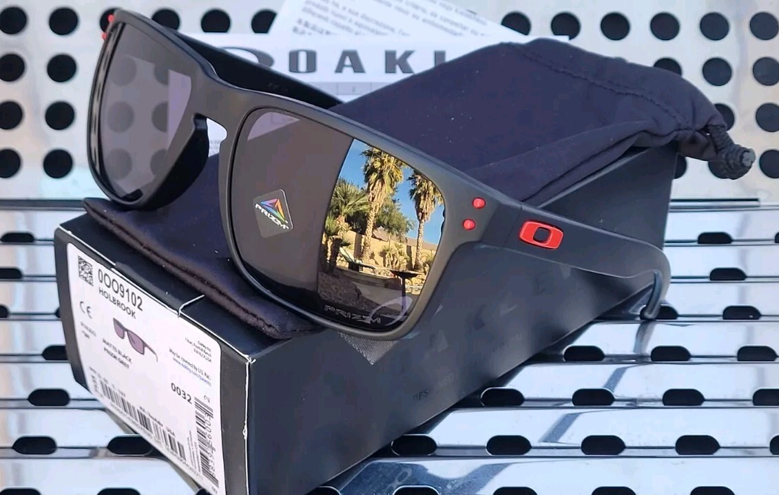 New Oakley HOLBROOK 9102-U255 Sunglasses Matte Black w/ Prizm Grey