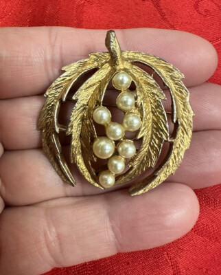 VINTAGE TORINO ? GOLD TONE FAUX PEARL Textured  Arching Leaves Flower BROOCH PIN