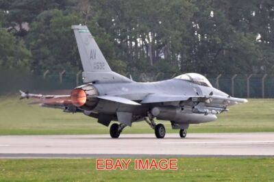 FOTO FLUGZEUG GENERAL DYNAMICS F-16CM-40-CF '88-532 / AV' (88-0532) C/N 1C-13
