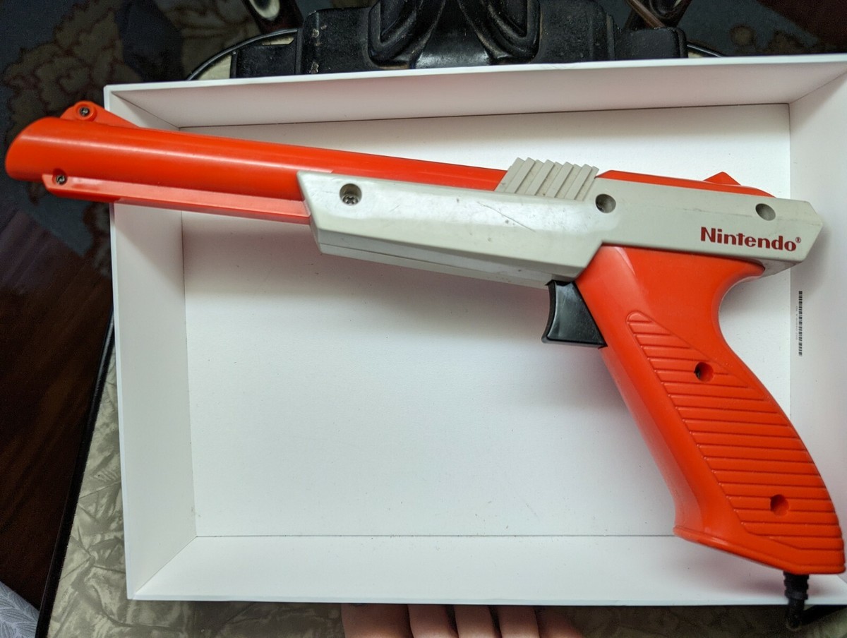 Vintage 1985 Nintendo NES ZAPPER LIGHT GUN For Duck Hunt Game