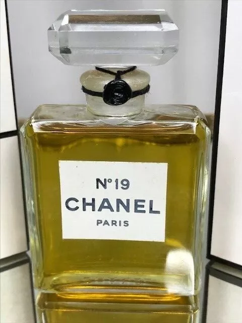 Chanel No 19 extrait P.M. (28 ml). Ultra rare edition 1970s. Sealed bottle.