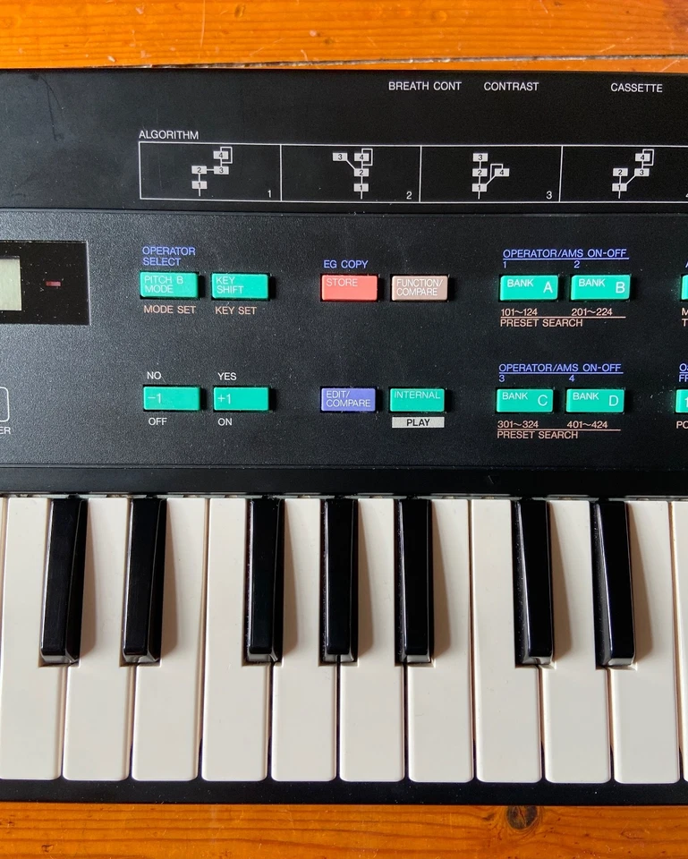 Yamaha DX-100 Digital Synthesizer mit neuer Batterie montiert + UK-Netzteil - Bild 4 von 4