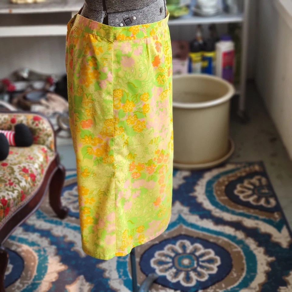 Handcrafted 1960s Skirt Mod Bright Style Floral Lined Mod Size Medium - Image 2 of 4