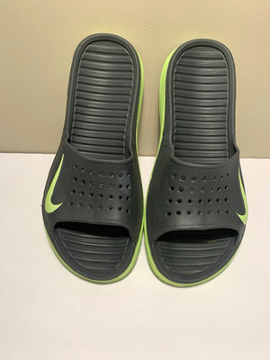 Nike Benassi Solarsoft Men's Size 6 Slides Sandals Grey Volt Rare 386163