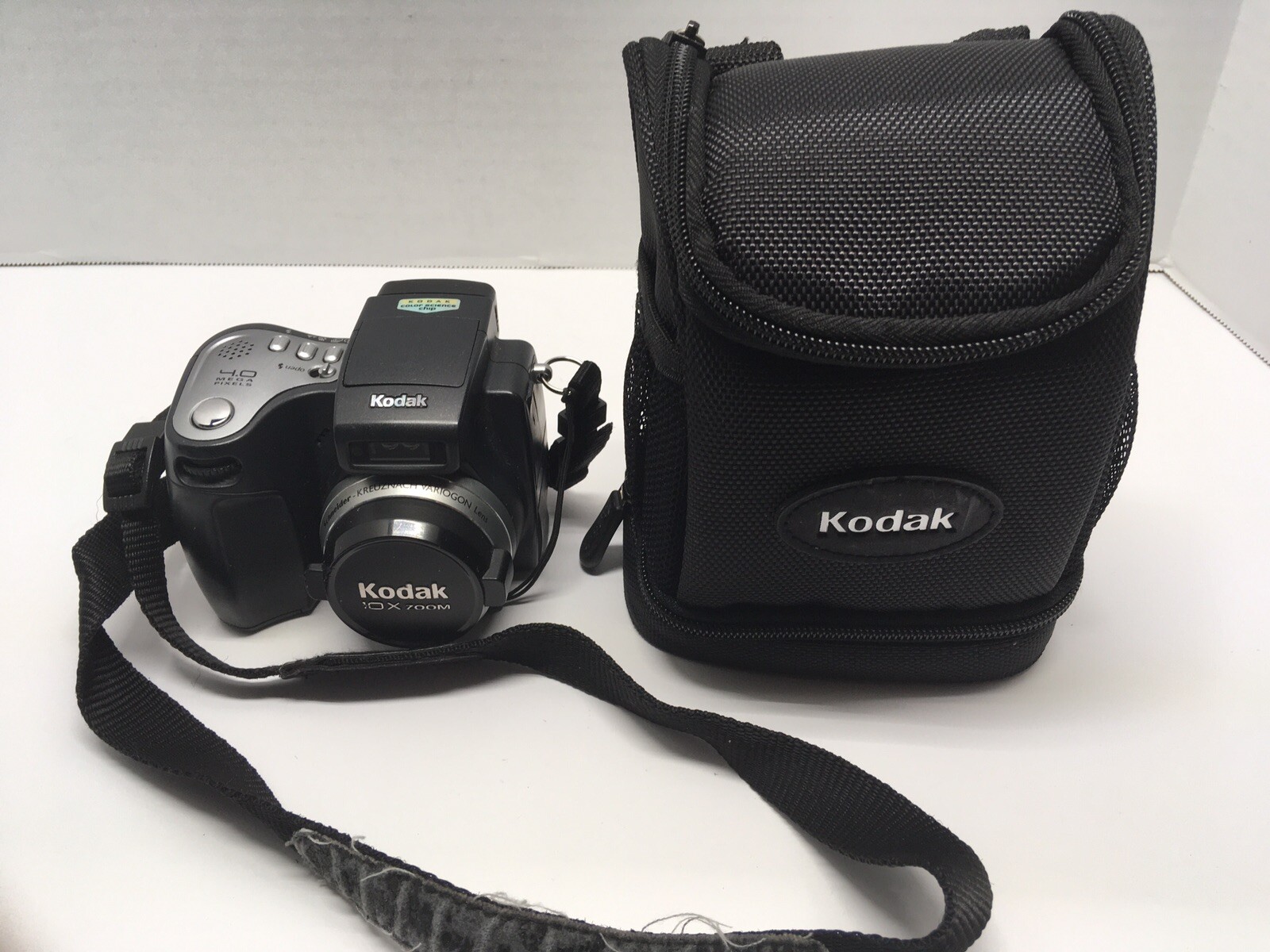 Kodak EasyShare DX6490 4.0MP Digital Camera Black with battery, case