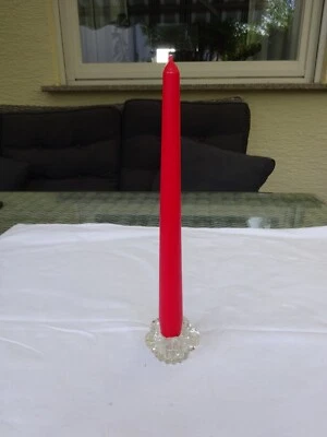 Verkaufe einen Kerzenständer aus Glas mit roter Kerze - Bild 1 von 2