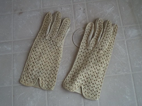 ANTIQUE OLD LEATHER GLOVES FOR WOMEN LADIES - 1940s/50s
