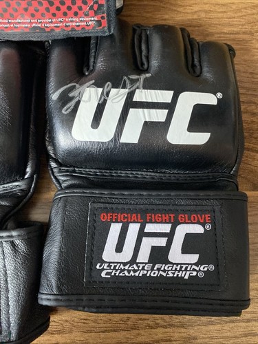 FORREST GRIFFIN SIGNED AUTO'D UFC OFFICIAL FIGHT GLOVES - Picture 4 of 6