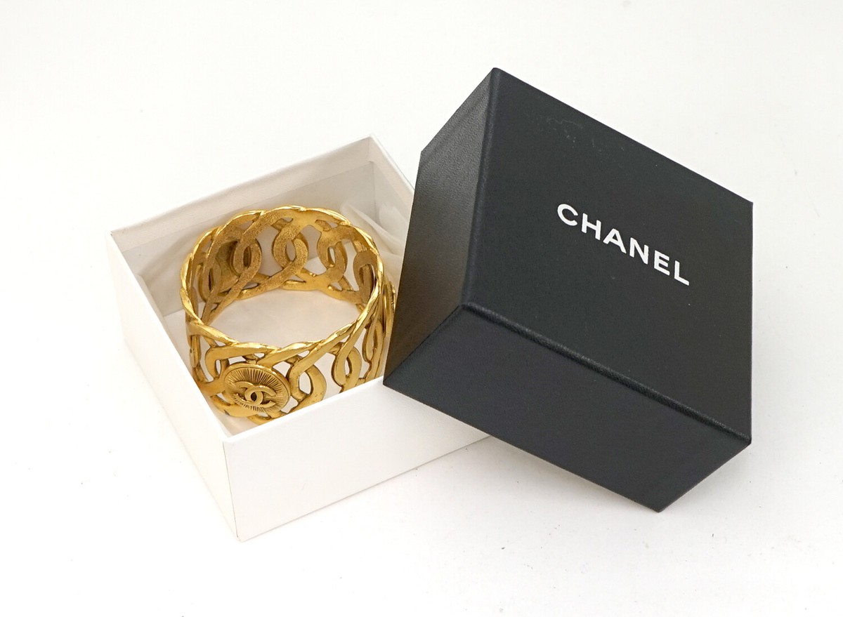 特価ブログのポータルサイト CHANEL CC Logo Round Bangle Bracelet 7.8 その他