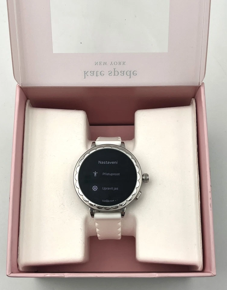 Reloj inteligente Kate Spade New York - Scallop 2 - Silicona blanca - KST2011 Foto 2 de 4