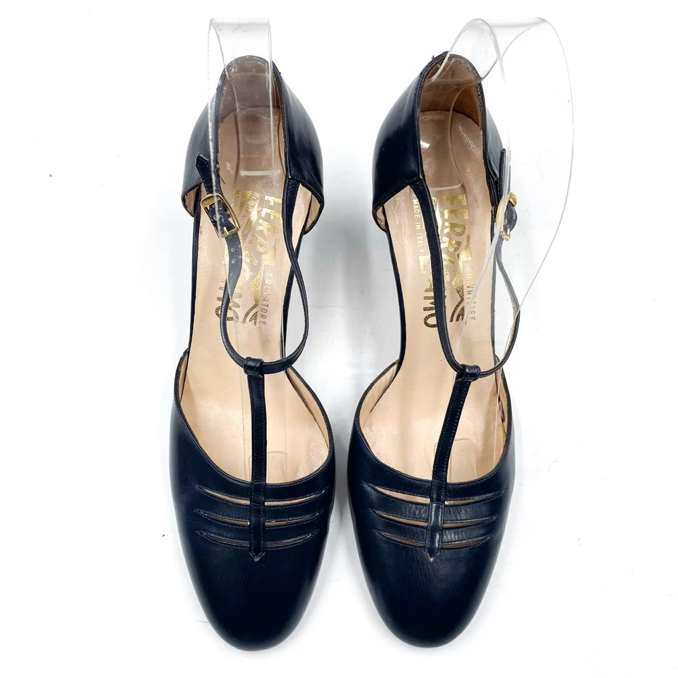 Zapatos de salón Salvatore Ferragamo con correa en T de cuero azul marino retro talla 5,5 Foto 2 de 4