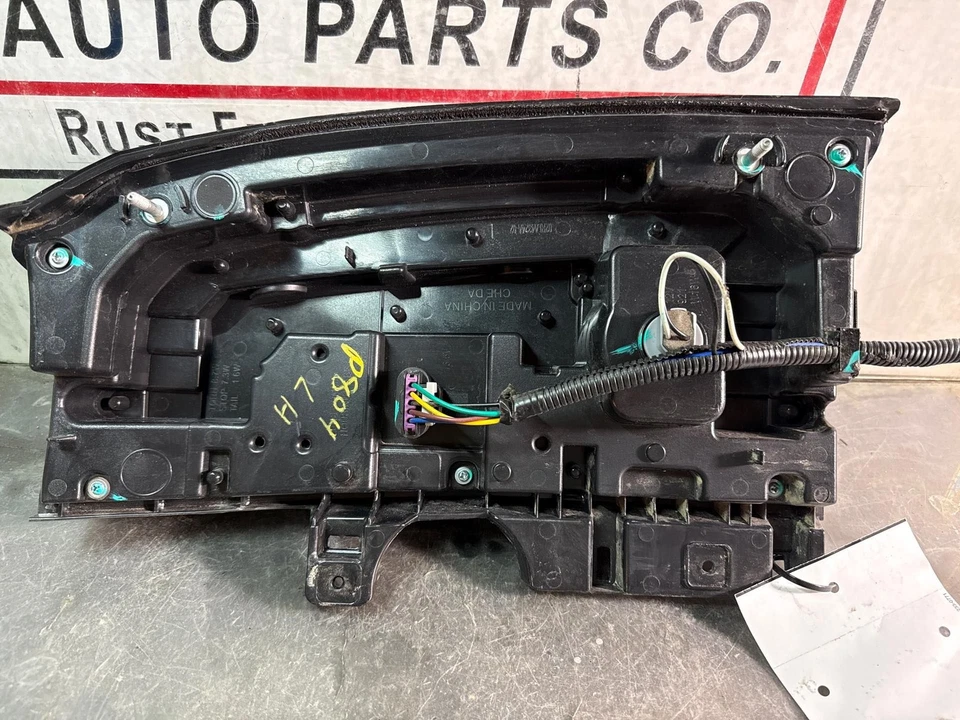 15-20 GMC YUKON XL 1500 尾灯总成 左驱动器 qtr 面板安装 — 第 2/3 张图片