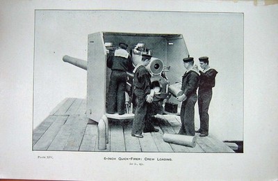 Alter antiker Druck 1855-1895 Schiffsbesatzung laden 6 Zoll Schnellfeuer Marine Ww1 19.