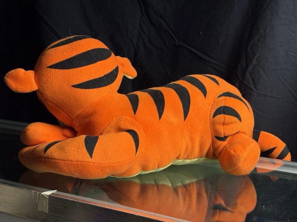 Mattel Winnie The Pooh 2001 Lounging Tigger peluche grande Disney de colección Fisher-Price Foto 2 de 3
