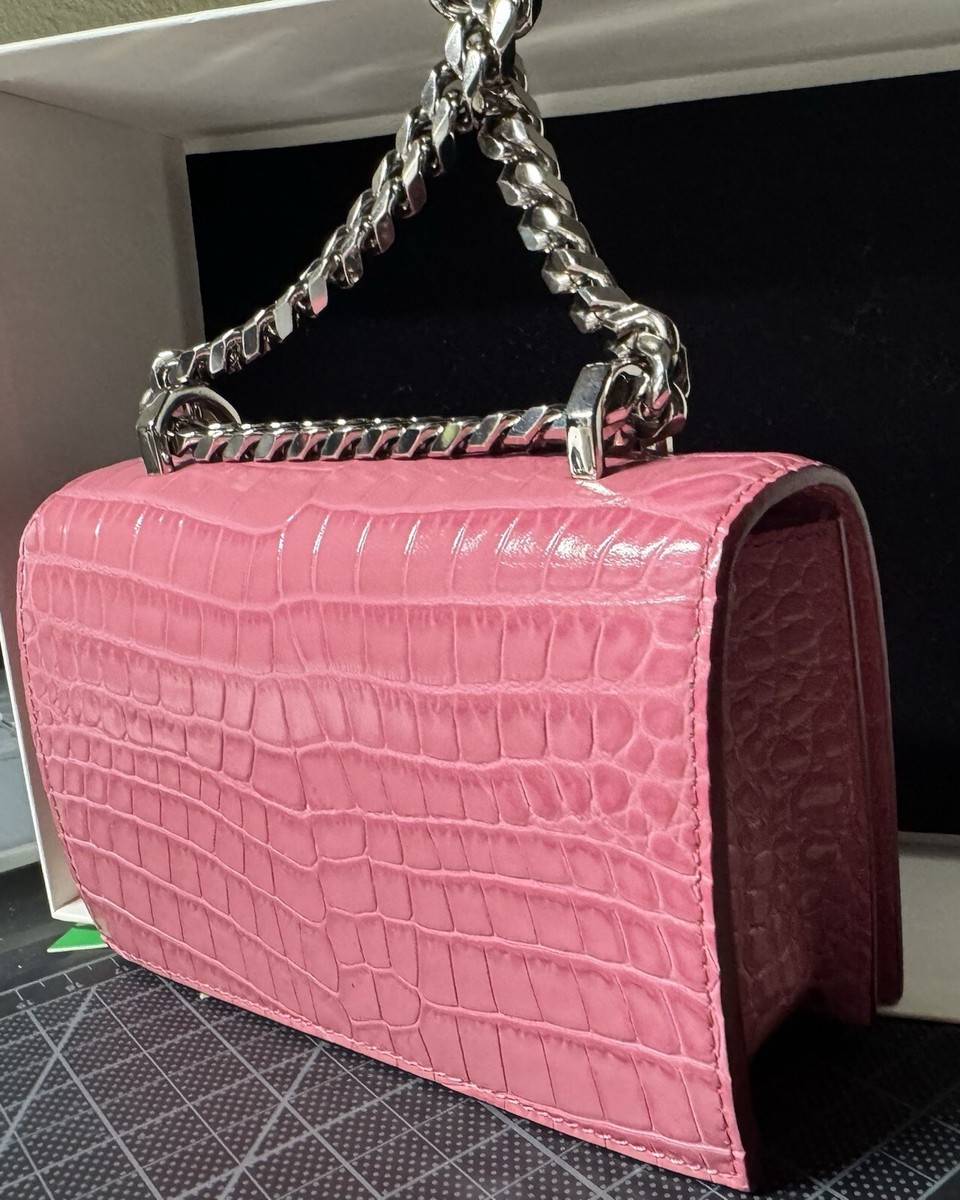 【送料&関税込】Alexander McQueen Pink Leather Mini Cross-ba ALEXANDER MCQUEEN Pink Croc Embossed Leather SKULL LOCK Mini