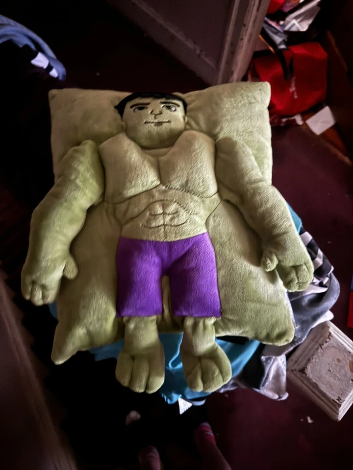 Приятель-подушка Marvel Hulk Snuggle - Изображение 3 из 3