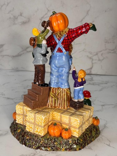 Department 56 "Building The Scarecrow" Figurine 56.55203 - Picture 4 of 8