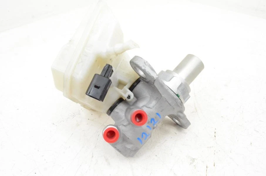 Conjunto de cilindro maestro de freno Porsche Macan S 2015-2018 3,0 L Foto 4 de 4