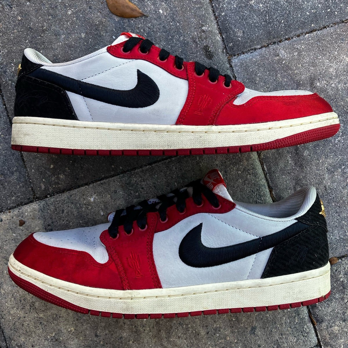 Trophy Room x Air Jordan 1 Retro Low OG Rookie Card Away  display picture 2