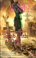 Tomb with a View (Pepper Martin #6), Casey Daniels, PB Good 9780425235515