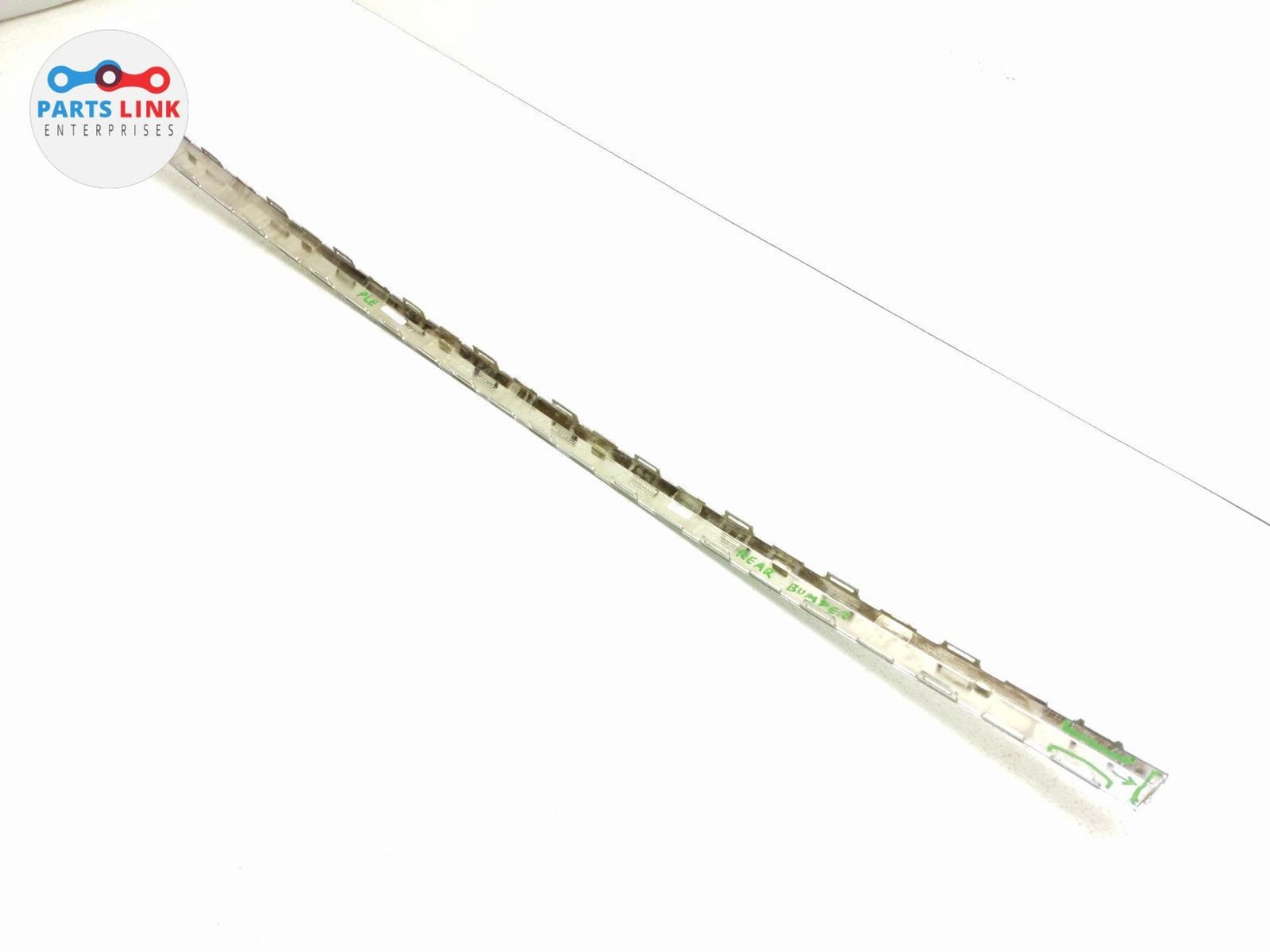 2016-20 BENTLEY BENTAYGA REAR BUMPER TRIM CENTER MOLDING APPLIQUE INSERT COVER