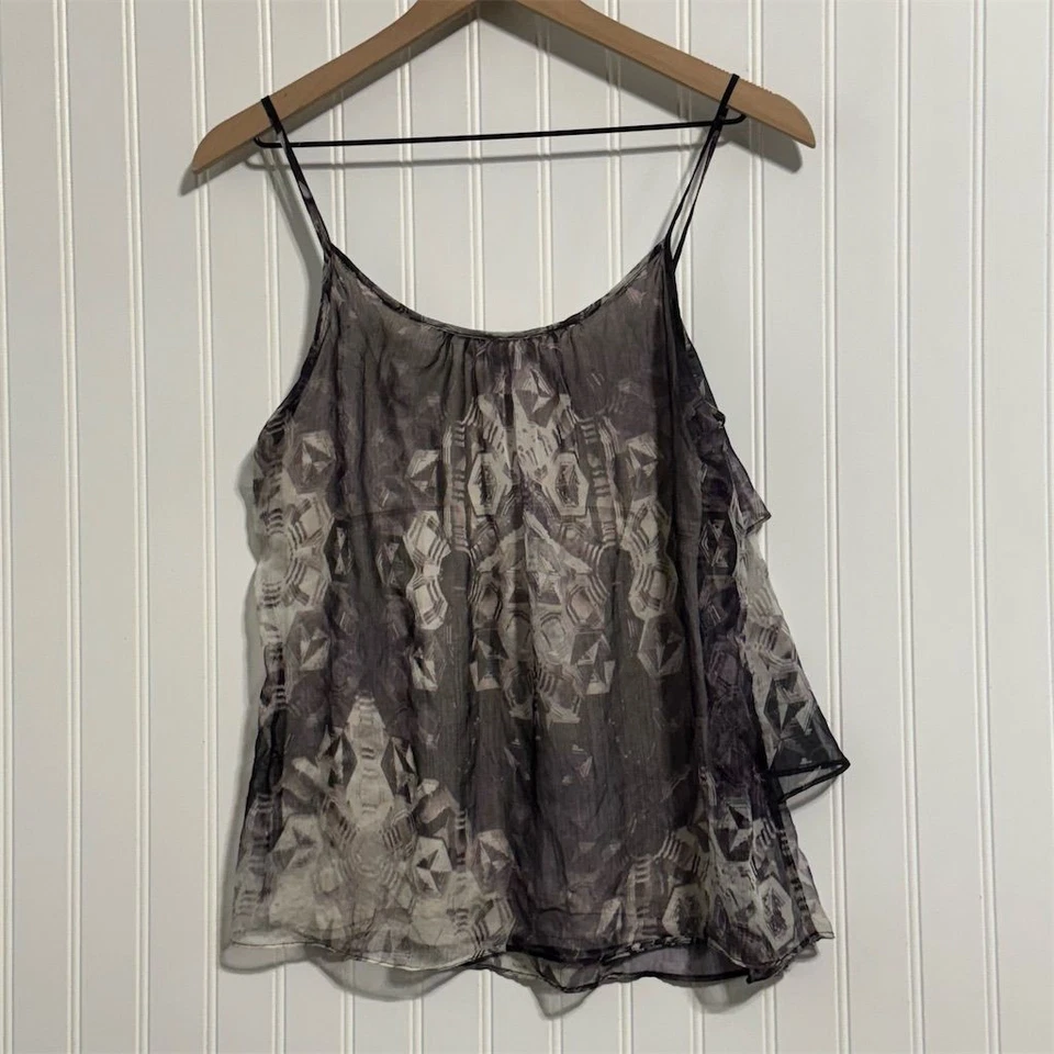 Top cami New York & Company Y2K transparente con volantes en capas negro geométrico talla M Foto 2 de 4