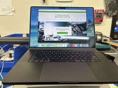 Apple MacBook Pro 2023 M2 16  (M3/18gb/500gb/Tahoe)